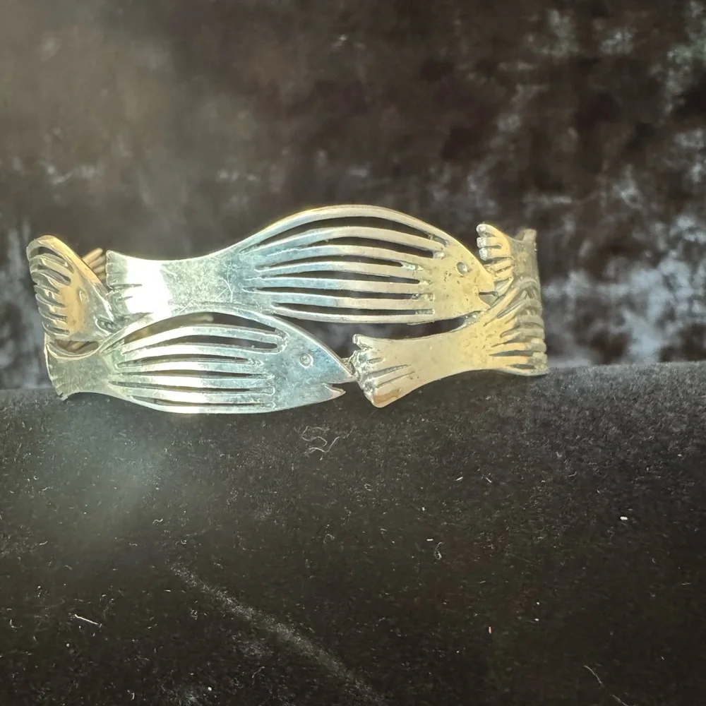 G2 Silver School of Fish Cuff Bracelet Host Pick 🥳 - Picture 4 of 6
